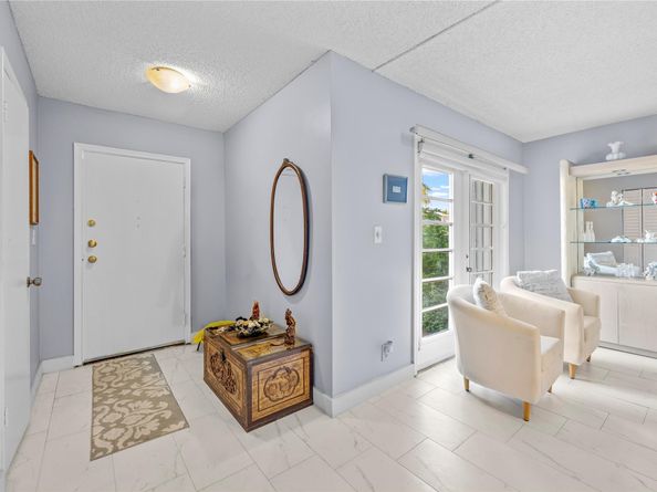 2212 NE 7th St, Hallandale Beach FL 33009