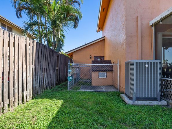 940 SW 96th Avenue, Pembroke Pines FL 33025