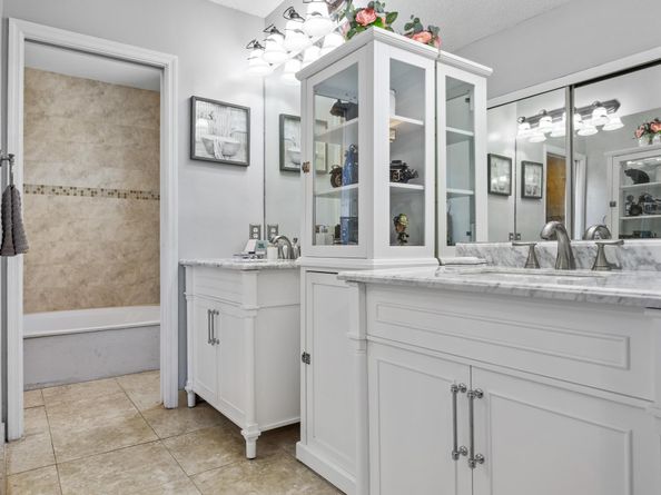 940 SW 96th Avenue, Pembroke Pines FL 33025