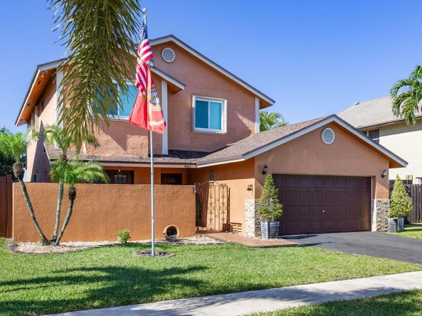 940 SW 96th Avenue, Pembroke Pines FL 33025