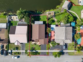 940 SW 96th Avenue, Pembroke Pines FL 33025