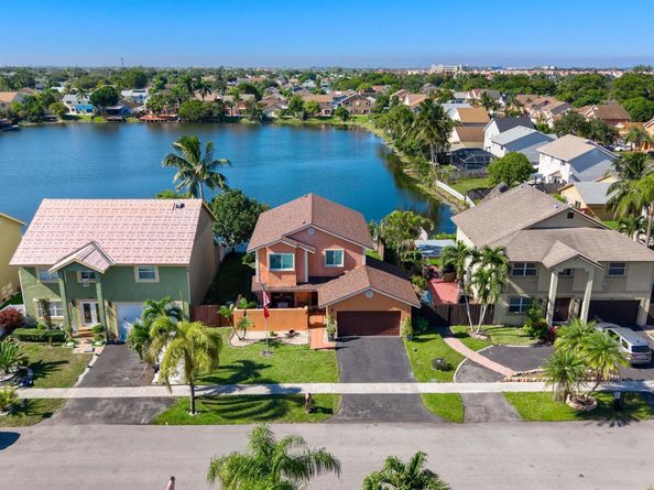 940 SW 96th Avenue, Pembroke Pines FL 33025