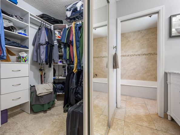 940 SW 96th Avenue, Pembroke Pines FL 33025