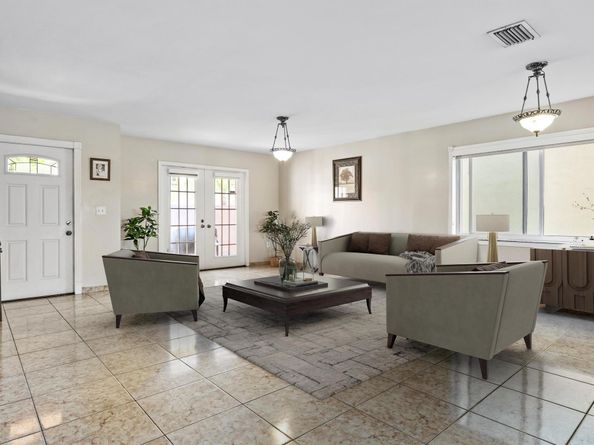 940 SW 96th Avenue, Pembroke Pines FL 33025