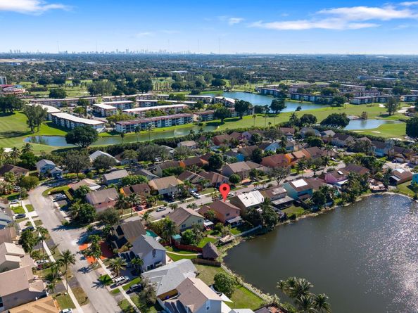 940 SW 96th Avenue, Pembroke Pines FL 33025