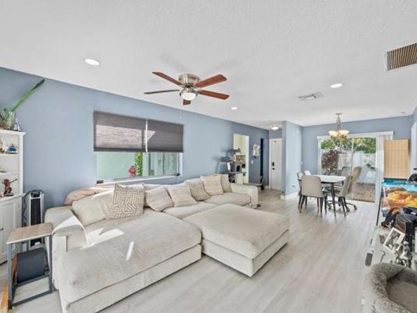 9302 SW 5th St B, Boca Raton FL 33428