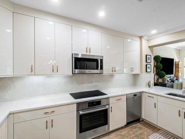 200 NE 2nd Avenue 211, Delray Beach FL 33444