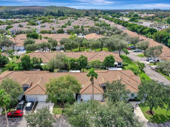 4746 SW 12th Pl, Deerfield Beach FL 33442