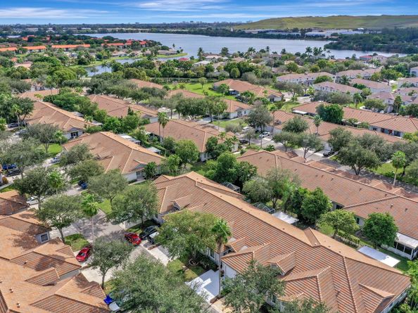 4746 SW 12th Pl, Deerfield Beach FL 33442