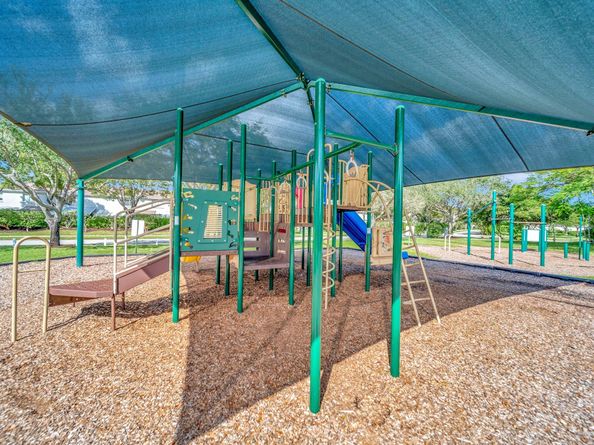 4746 SW 12th Pl, Deerfield Beach FL 33442