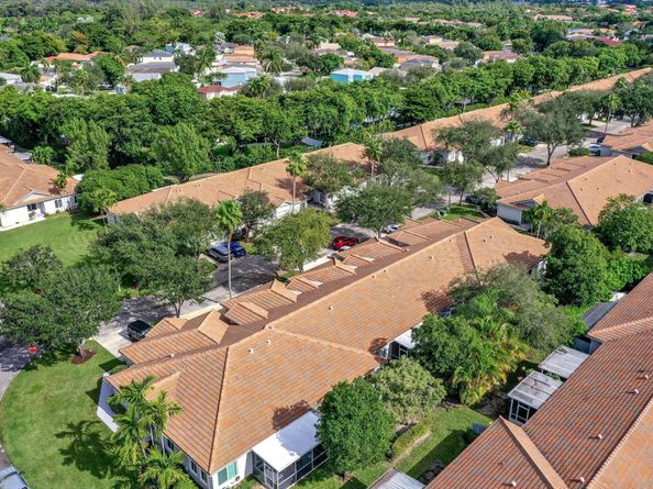 4746 SW 12th Pl, Deerfield Beach FL 33442