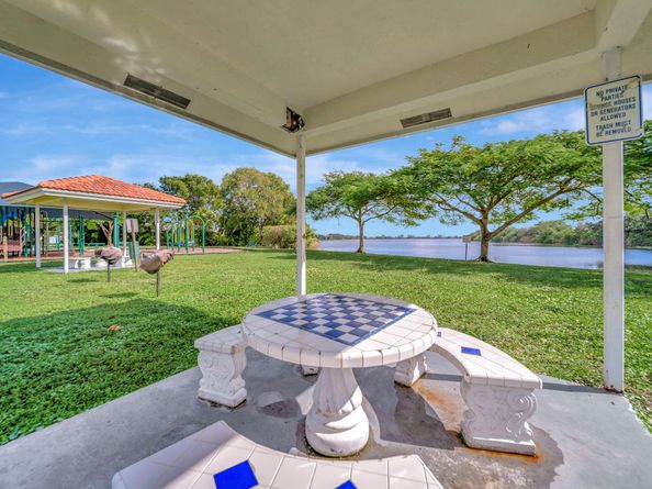 4746 SW 12th Pl, Deerfield Beach FL 33442