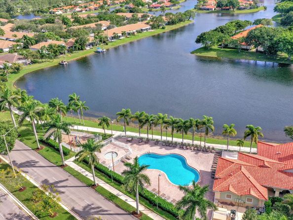 4746 SW 12th Pl, Deerfield Beach FL 33442