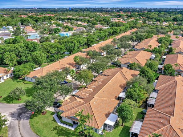 4746 SW 12th Pl, Deerfield Beach FL 33442