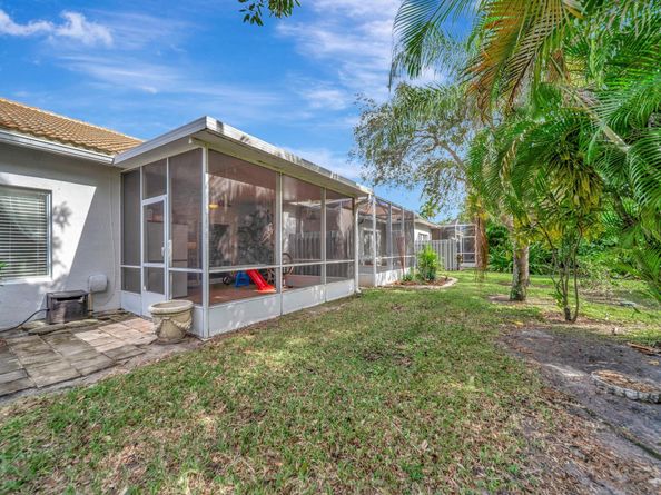 4746 SW 12th Pl, Deerfield Beach FL 33442