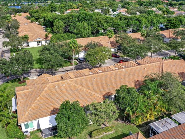 4746 SW 12th Pl, Deerfield Beach FL 33442