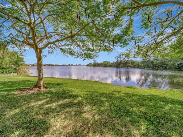 4746 SW 12th Pl, Deerfield Beach FL 33442