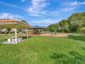 4746 SW 12th Pl, Deerfield Beach FL 33442