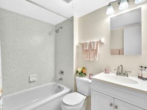 109 Royal Park Dr 2F, Oakland Park FL 33309