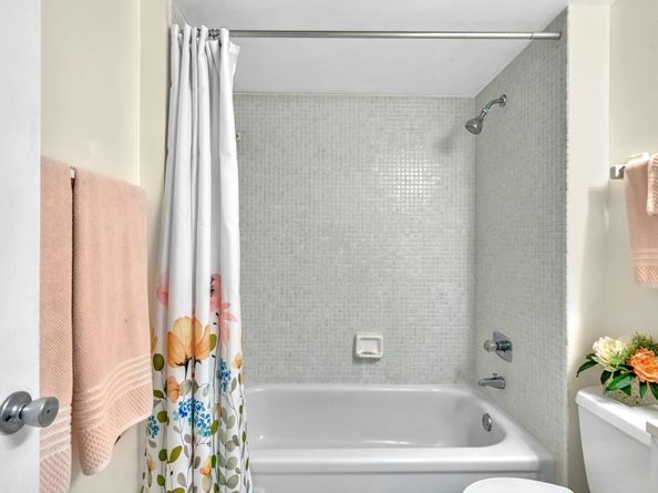 109 Royal Park Dr 2F, Oakland Park FL 33309