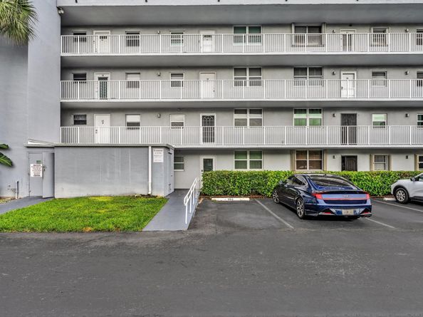 109 Royal Park Dr 2F, Oakland Park FL 33309