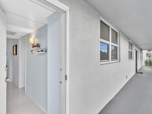 109 Royal Park Dr 2F, Oakland Park FL 33309