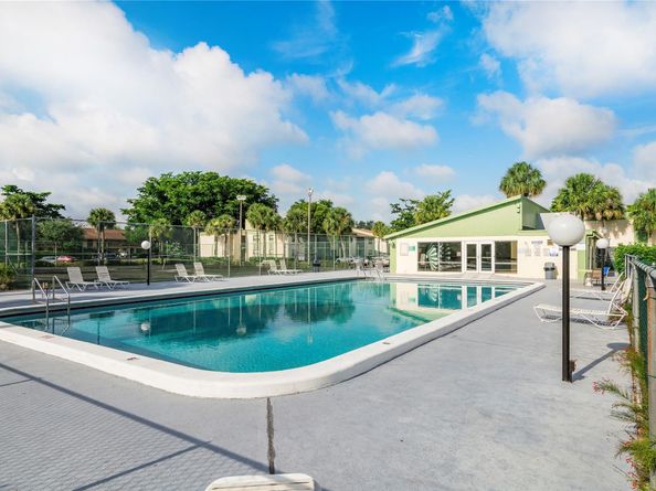 4152 NW 90th Ave 206, Coral Springs FL 33065