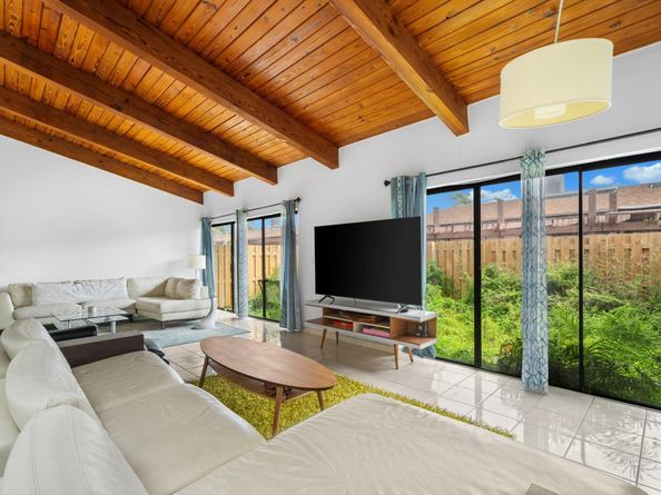 2679 S Parkview Dr 2679, Hallandale Beach FL 33009