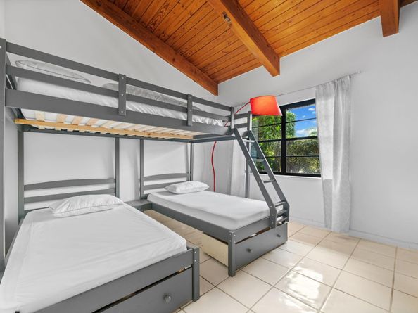 2679 S Parkview Dr 2679, Hallandale Beach FL 33009