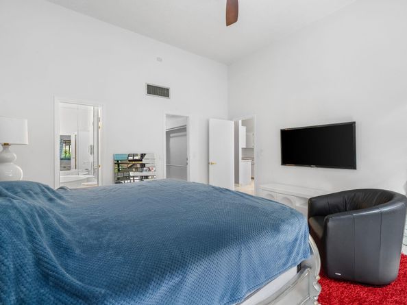 2679 S Parkview Dr 2679, Hallandale Beach FL 33009