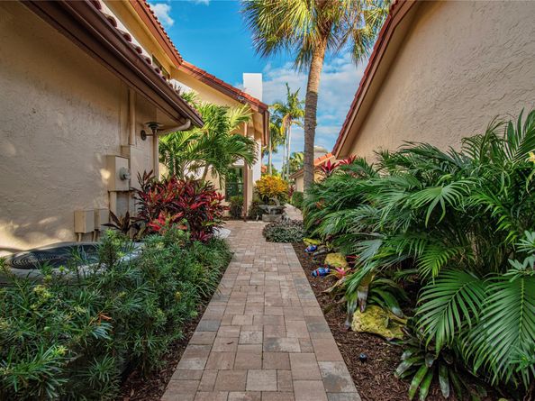 21694 Town Place Dr, Boca Raton FL 33433