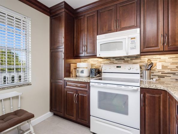 414 SE 10th St 302, Dania Beach FL 33004