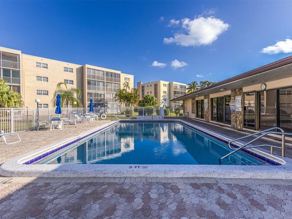 414 SE 10th St 302, Dania Beach FL 33004
