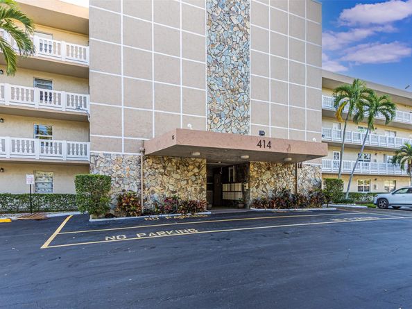 414 SE 10th St 302, Dania Beach FL 33004