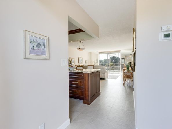 414 SE 10th St 302, Dania Beach FL 33004