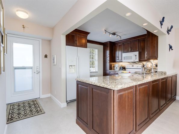 414 SE 10th St 302, Dania Beach FL 33004