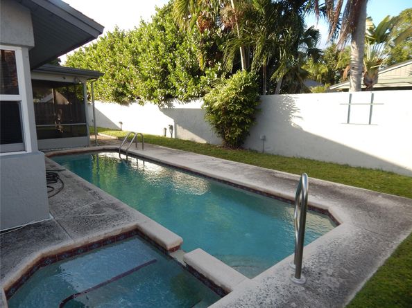 7921 NW 4th St, Plantation FL 33324