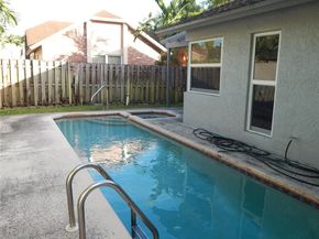 7921 NW 4th St, Plantation FL 33324