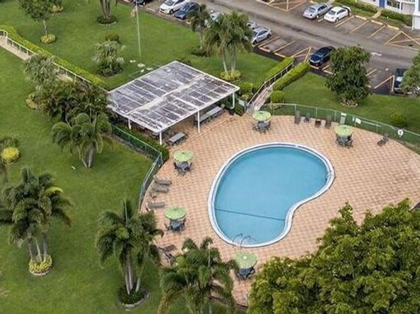 111 Greenbrier B, West Palm Beach FL 33417