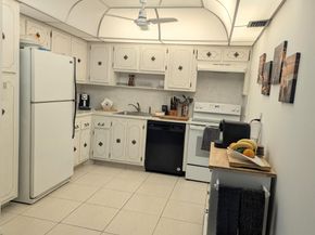 111 Greenbrier B, West Palm Beach FL 33417