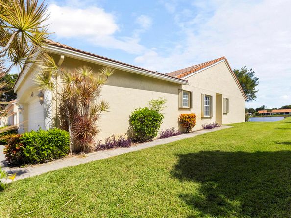 15266 Lake Wildflower Road, Delray Beach FL 33484