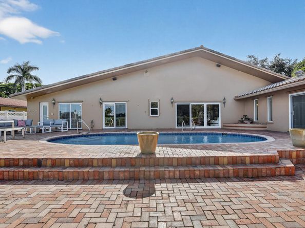 9541 Sea Turtle Dr, Plantation FL 33324