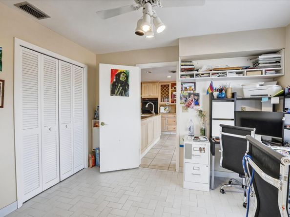 9541 Sea Turtle Dr, Plantation FL 33324