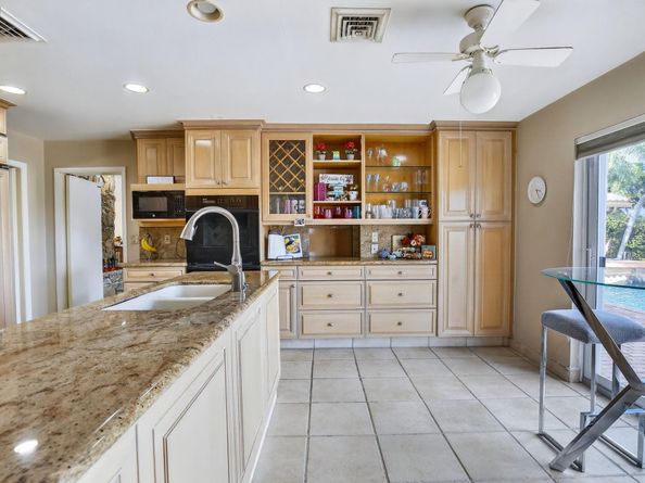 9541 Sea Turtle Dr, Plantation FL 33324