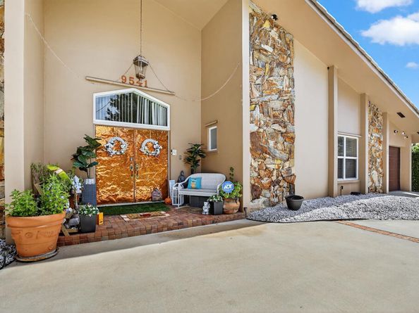 9541 Sea Turtle Dr, Plantation FL 33324