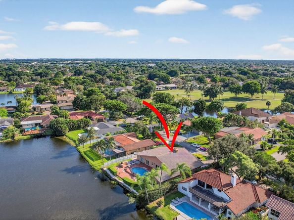 9541 Sea Turtle Dr, Plantation FL 33324