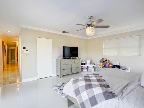 9541 Sea Turtle Dr, Plantation FL 33324