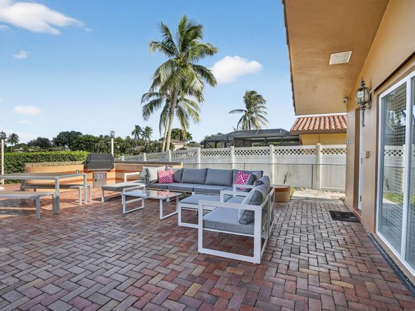 9541 Sea Turtle Dr, Plantation FL 33324