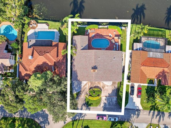 9541 Sea Turtle Dr, Plantation FL 33324