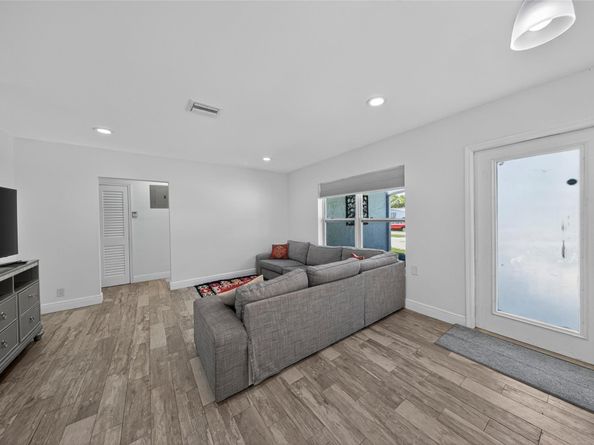 2012 NW 12th Ave, Fort Lauderdale FL 33311